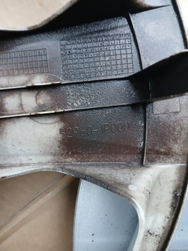 POKLICE PŘEDNÍ KIA VENGA 2010--