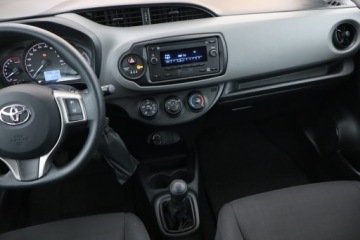 Toyota Yaris III Hatchback 5d Facelifting 2017 1.0 VVT-i 72KM 2019 Toyota Yaris 1.0 VVT-i, Salon Polska, Serwis ASO, zdjęcie 7