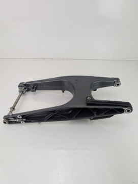 KTM DUKE 390 125 17 - 23 WAHACZ TYŁ OŚKA