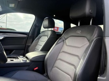 Volkswagen Touareg III SUV 3.0 V6 SCR TDI 286KM 2023 Volkswagen Touareg 3.0 TDI 286KM R-Line DSG Kamera360 DCC Hak Matrix Salon, zdjęcie 36