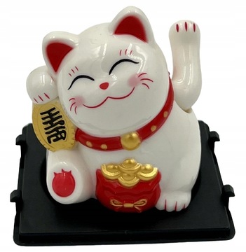 Kotek szczęścia machający łapką, lucky cat, maneki neko, na słońce
