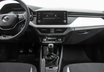 Skoda Scala Hatchback Facelifting 1.0 TSI 95KM 2024 Skoda Scala 1.0 TSI Selection 95KM Ambiente Tempomat Benzyna 95KM, zdjęcie 15