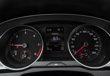 Volkswagen Passat B8 Variant Facelifting 2.0 TDI SCR 150KM 2023 Volkswagen Passat 2.0TDI 150KM DSG, Business, App Connect, Pakiet Zimowy,, zdjęcie 18