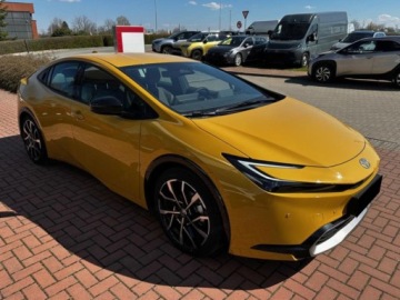 Toyota Prius V (XW60) 2.0  Hybrid Dynamic Force Plug-in 223KM 2025 Od ręki - Prestige 2.0 Hybrid Plug-in 223KM | Podgrzewane fotele!, zdjęcie 2