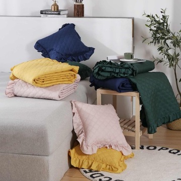 CZARNA POSZEWKA NA PODUSZKĘ Z FALBANKĄ RUFFY