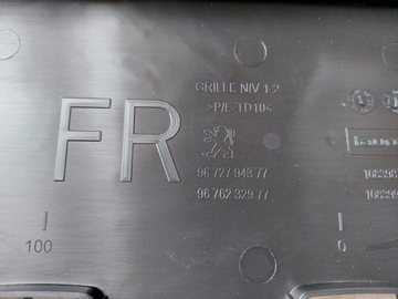 MASKA - MŘÍŽKA ČERNÁ PEUGEOT 208 12-15
