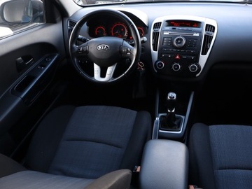 Kia Ceed I SW Facelifting 1.4 DOHC CVVT 90KM 2010 Kia Ceed 1.4 CVVT, Klima, Podgrzewane siedzienia, zdjęcie 6