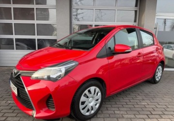 Toyota Yaris III Hatchback 5d Facelifting 1.0 VVT-i 69KM 2016 Toyota Yaris Salon Polska, Serwis ASO, Czujniki park. 1 rej IV 2017r. Gwar, zdjęcie 2