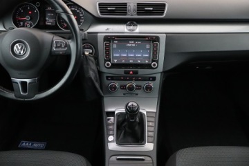 Volkswagen Passat B7 Variant 2.0 TDI CR DPF BlueMotion 140KM 2014 VW Passat 2.0 TDI, Xenon, Klima, Klimatronic, zdjęcie 11