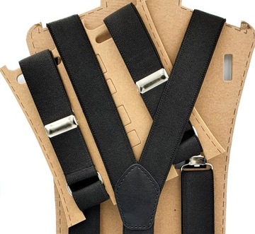 Черные подтяжки и повязки на рубашках официантов.