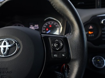 Toyota Yaris III Hatchback 5d Facelifting 2017 1.5 Dual VVT-iE 111KM 2018 Toyota Yaris 1.5 Dual VVT-i, Salon Polska, zdjęcie 15