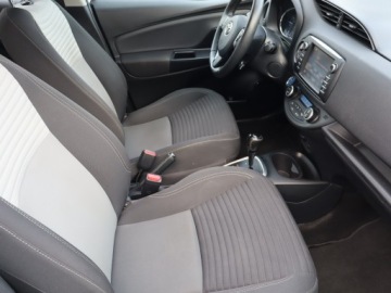 Toyota Yaris III Hatchback 5d Facelifting 2017 1.5 Hybrid 100KM 2018 Toyota Yaris 1.5 Hybrid, Salon Polska, Automat, zdjęcie 8