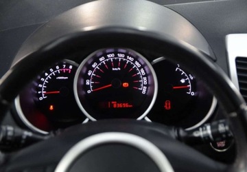 Kia Venga Mikrovan 1.6 DOHC CVVT 125KM 2014 Kia Venga 1.6 benzyna 125 KM 0 Kamera_Panorama-Grzane fotele 1.6 Benzyna, zdjęcie 21