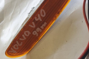 PRAVÝ SMĚROVKA BLATNÍKU VOLVO V40 ESTATE (VW) 30613666 2.0L GASOLINE