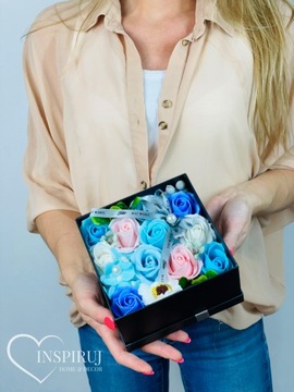 FLOWERBOX Z KWIATAMI MYDLANYMI PREZENT UPOMINEK WIECZNE RÓŻE MYDLANE KWIATY