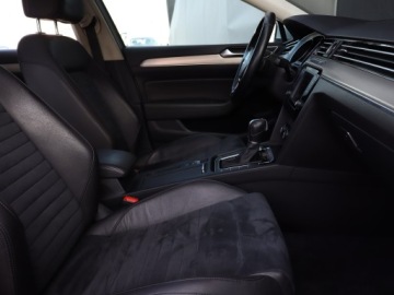 Volkswagen Passat B8 Variant 2.0 TDI BlueMotion SCR 150KM 2016 VW Passat 2.0 TDI, Automat, Skóra, Navi, Klima, zdjęcie 8