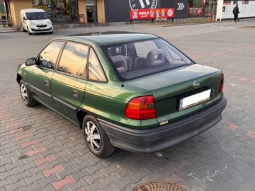 Opel Astra F Sedan 1.4 i 60KM 2000 OPEL ASTRA F CLASSIC 1.4 – wyjątkowy egzemplarz dla kolekcjonera, zdjęcie 3