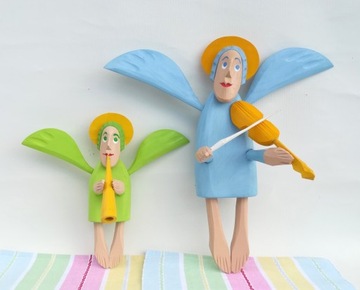 Висячий ангел со скрипкой, резьба по дереву