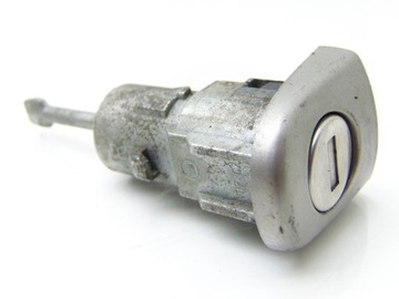 WKŁADKA ZAMKA DRZWI PRZÓD PRZEDNICH SUPERB I