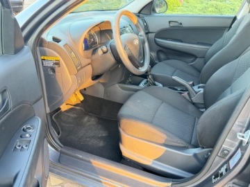 Hyundai i30 I Hatchback 1.4 109KM 2010 Hyundai i30 1.4 109KM Klima Sprawdz 1.4 Benzyna 109KM, zdjęcie 23