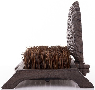 Чугунная коричневая стилизованная декоративная щетка для чистки обуви.