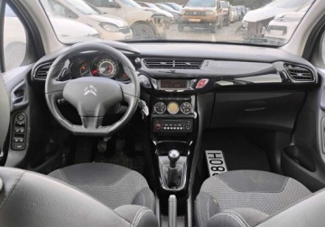 Citroen C3 II Hatchback facelifting 1.2 VTi 82KM 2014 Citroen C3 2014r, SALON POLSKA. 1.2 Benzyna. Lekko przetarty prawy bok. Je, zdjęcie 5