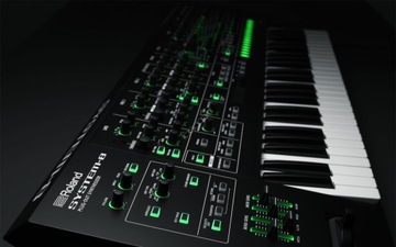 Синтезатор - Roland System 8 Aira