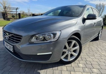 Volvo V60 I Kombi Facelifting 2.0 D2 DRIVE-E 120KM 2015 Volvo V60 Lift V60 2.0D2 Automat MOMENTUUM Serwis Zadbane 1-wlasc, zdjęcie 12