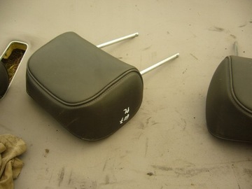 PEUGEOT 607 PODHLAVNÍK PŘEDNÍ LEVÝ PRAVÝ KŮŽE