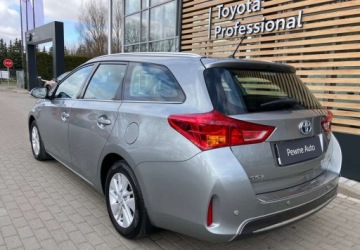 Toyota Auris II Touring Sports Hybrid 135 136KM 2014 Toyota Auris Toyota Auris 1.8 Hybryda 136KM, zdjęcie 3