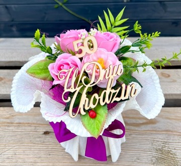 Букет из махровых и мыльных роз для учителя.