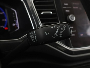 Volkswagen T-Roc I SUV 1.5 TSI ACT 150KM 2018 Volkswagen T-Roc Carat skóra panorama virtual, zdjęcie 33