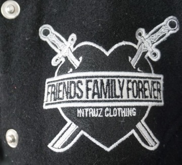 Kurtka bejsbolówka Intruz Friends Family Forever r. XS