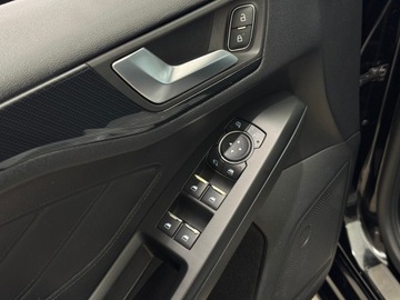 Ford Focus III Kombi Facelifting 1.5 TDCi 120KM 2018 Ford Focus ST Line / CarPlay/AndroidAuto / Nawigac, zdjęcie 18