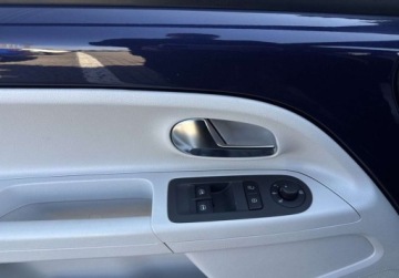 Volkswagen up! Hatchback 5d 1.0 MPI 60KM 2015 Volkswagen up SalonPL 1.0MPI 60KM HighUp PANORAMA Navi Alu15 Podgrzew.Fot., zdjęcie 17