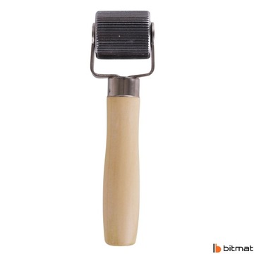 Прижимной ролик с подшипником для установки бутиловых матов шириной 40 мм.