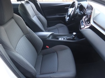 Toyota C-HR I Crossover 1.8 Hybrid 122KM 2019 Toyota C-HR 1.8 Hybrid, Salon Polska, zdjęcie 8