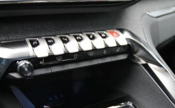 Peugeot 3008 II Crossover Facelifting  1.2 PureTech 130KM 2023 Peugeot 3008 1.2 PureTech Allure Pack SS EAT8 SalonPl Gwarancja od RiA, zdjęcie 25