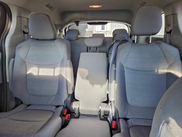 Toyota Sienna III 2021 Toyota Sienna Le 2021 2.5 Hybryda 245KM, zdjęcie 7