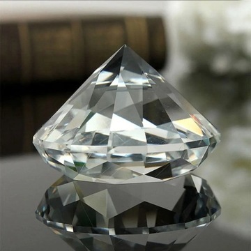 Diament ze szkła kryształowego K9. K9 Crystal