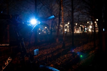 ВЕЛОСИПЕДНАЯ ЛАМПА ПЕРЕДНЕЕ СВЕТОДИОДНОЕ ОСВЕЩЕНИЕ CR2032