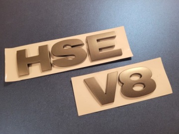 Эмблема Range Rover, надпись HSE V8