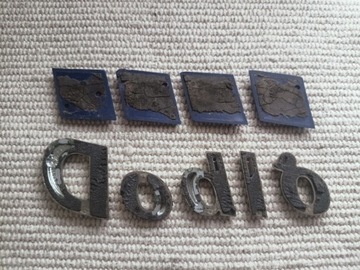 Значок Логотип Эмблема Надпись Логотип Fiat Doblo I