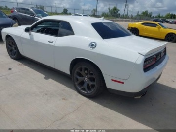 Dodge Challenger III 2018 Dodge Challenger Sxt Plus 2018 3.6 Benzyna 305KM, zdjęcie 2