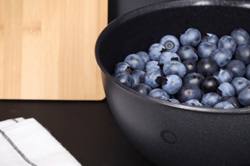 ЧЕРНАЯ КУХОННАЯ ЧАША из пластика, 3л, КРЫШКА, большого диаметра. 24,5 см