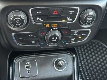 Jeep Compass II SUV 1.4 MultiAir 140KM 2018 Jeep Compass SalonPL! Półskóra Grzane fotele, zdjęcie 25