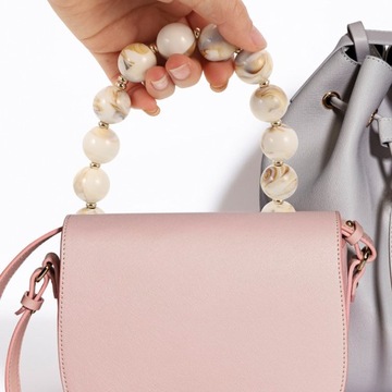 Кошелек на цепочке. Золотые полосы. Сумочки.