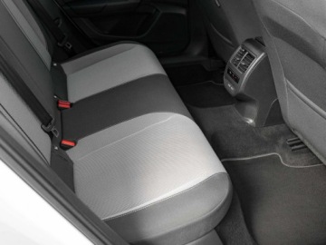 Seat Leon IV Hatchback 1.5 eTSI (MHEV) 150KM 2023 Seat Leon 1.5 TSI DSG Podgrz.f I kier Cz.cof, zdjęcie 28