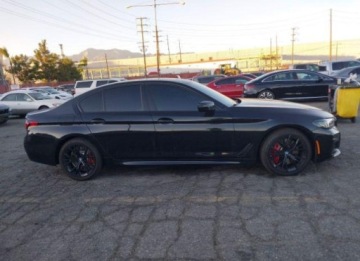 BMW Seria 5 G90-91 2023 BMW Seria 5 2023, 3.0L, od ubezpieczalni 3.0 Benzyna 335KM, zdjęcie 2