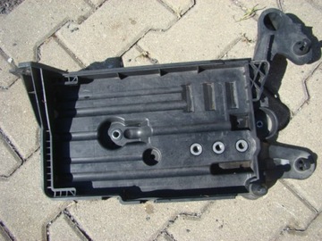 PODSTAWA AKUMULATORA AUDI A3 8V 5Q0915321H